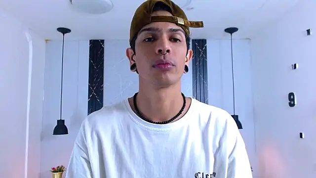 Snapshot of Franvill_Trato chatting on November 28, 7:03 pm Franvill Trato online show from November 28, 7:03 pm