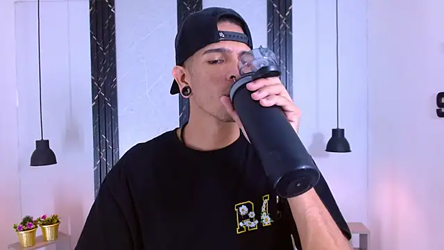 Snapshot of Franvill_Trato chatting on September 29, 7:30 pm Franvill Trato online show from September 29, 7:30 pm