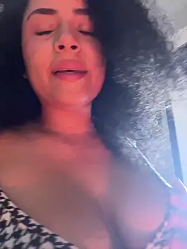 Snapshot of AfroSalvaje chatting on December 16, 1:10 am AfroSalvaje online show from December 16, 1:10 am