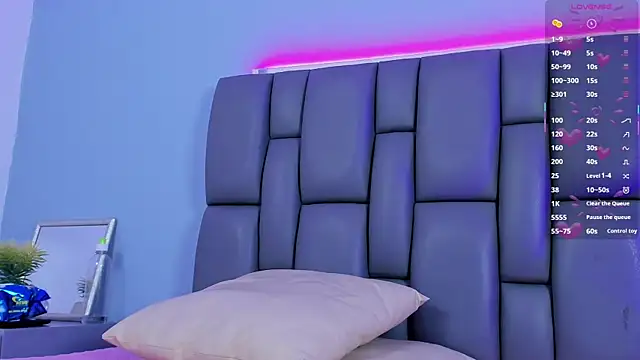 Niicolle Evanss online show from October 6, 8:42 pm