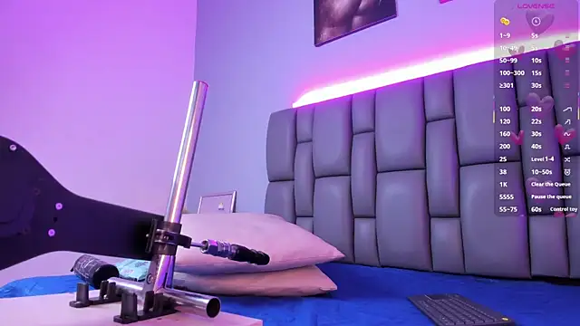 Niicolle Evanss online show from September 30, 8:04 pm