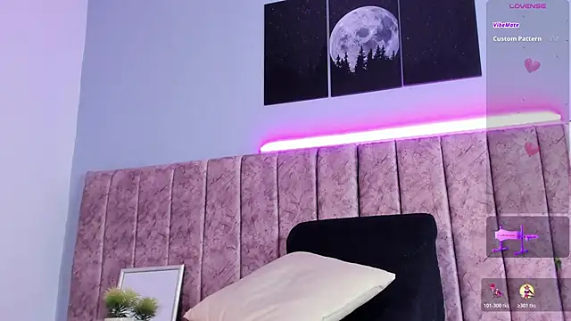 Niicolle Evanss online show from November 8, 7:50 pm