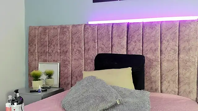 Niicolle Evanss online show from November 19, 7:47 pm