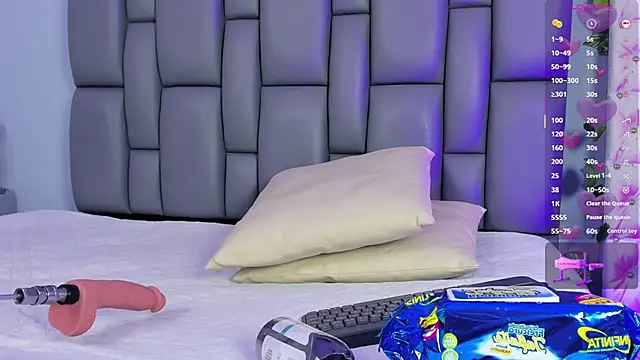 Niicolle Evanss online show from October 8, 7:14 pm