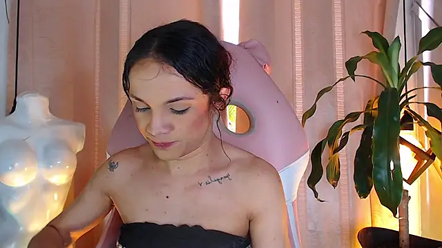 Cristal Gem1 online show from May 22, 11:52 am