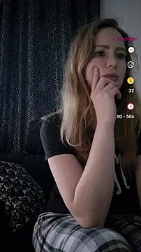 LyraHotty online show from February 23, 6:14 am