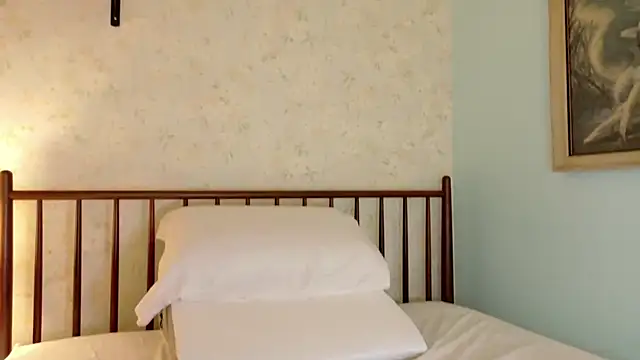 sicklitgirl online show from October 9, 6:30 pm