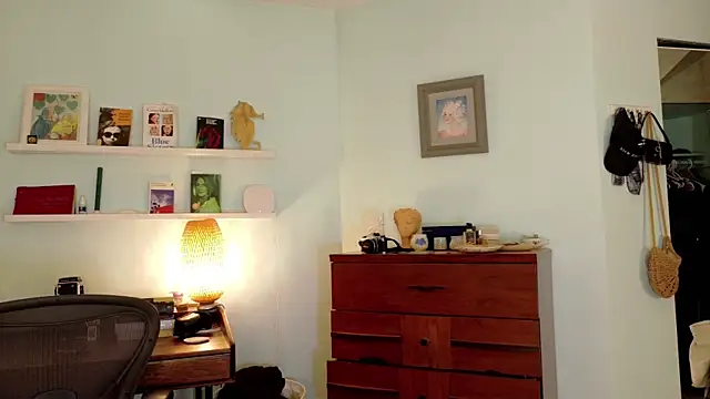 Snapshot of sicklitgirl chatting on November 17, 8:29 am sicklitgirl online show from November 17, 8:29 am