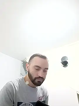 Snapshot of este_juan chatting on January 13, 11:08 pm este juan online show from January 13, 11:08 pm