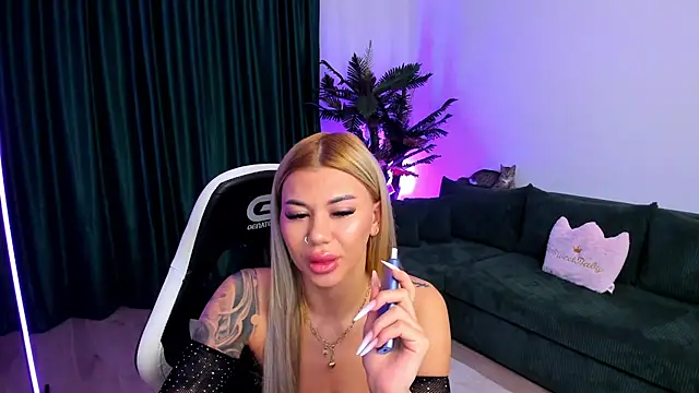 xPuka online show from February 16, 7:01 pm