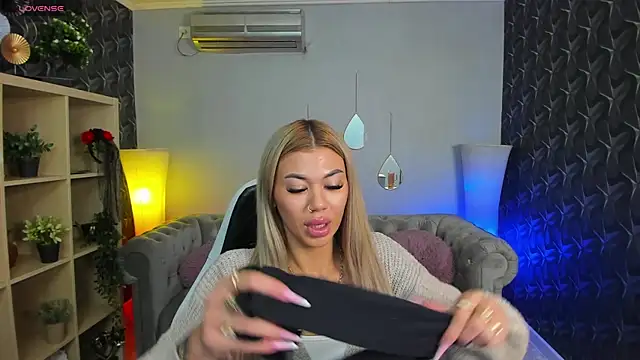 xPuka online show from January 8, 5:52 pm