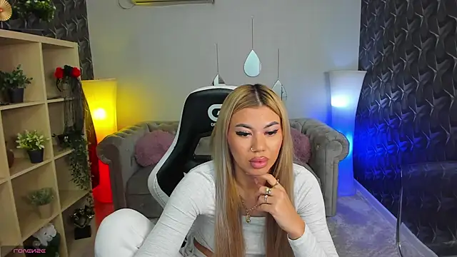 xPuka online show from December 17, 5:18 pm