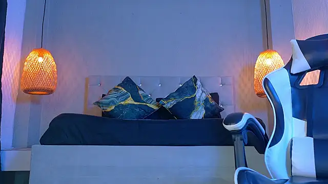 Thaiel Fosteer online show from April 19, 10:05 am