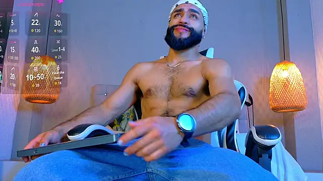 Thaiel Fosteer online show from March 7, 7:04 am