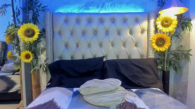 NyssaWood online show from November 15, 1:37 pm