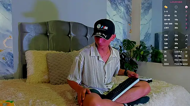 oliver mr  online show from March 11, 7:19 pm