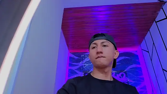 oliver mr  online show from April 9, 7:42 pm