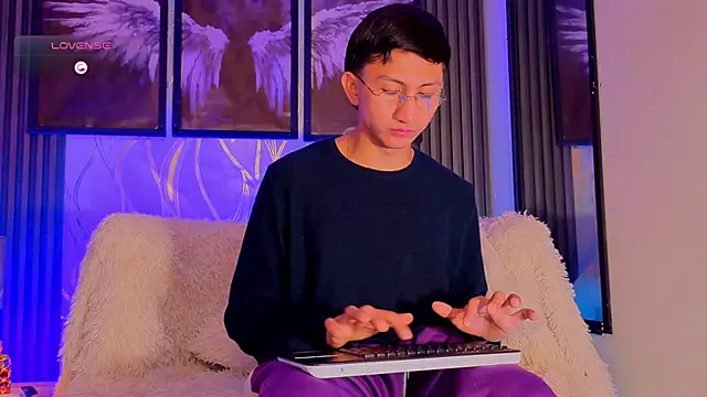 oliver mr  online show from March 27, 7:37 pm