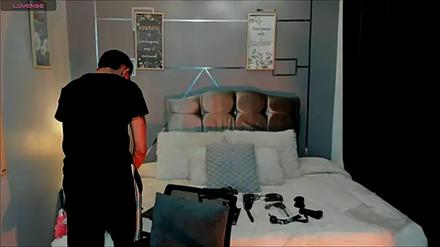 oliver mr  online show from November 22, 8:08 pm