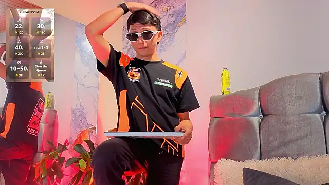 oliver mr  online show from March 24, 8:31 pm