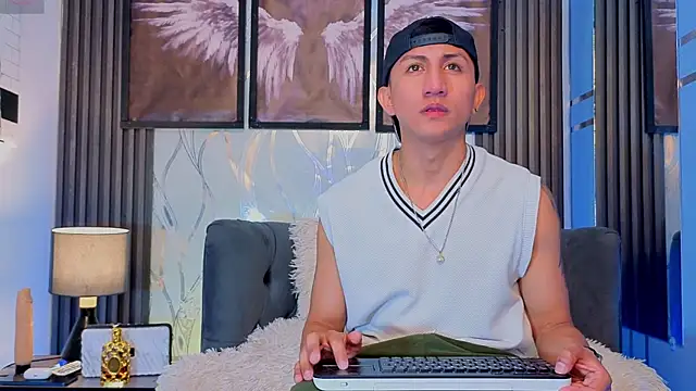 oliver mr  online show from March 31, 7:49 pm