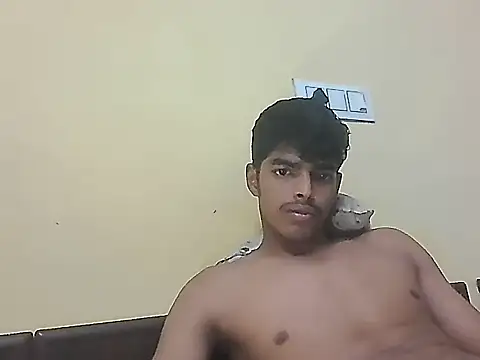 Snapshot of monster_33 chatting on May 5, 9:56 am monster 33 online show from May 5, 9:56 am