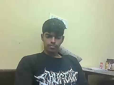 Snapshot of monster_33 chatting on April 23, 7:26 am monster 33 online show from April 23, 7:26 am
