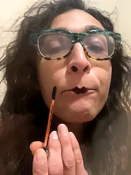 Snapshot of ditzycryztal chatting on December 3, 2:01 am ditzycryztal online show from December 3, 2:01 am