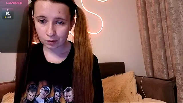 Snapshot of _Linett_ chatting on November 17, 7:51 pm Linett online show from November 17, 7:51 pm