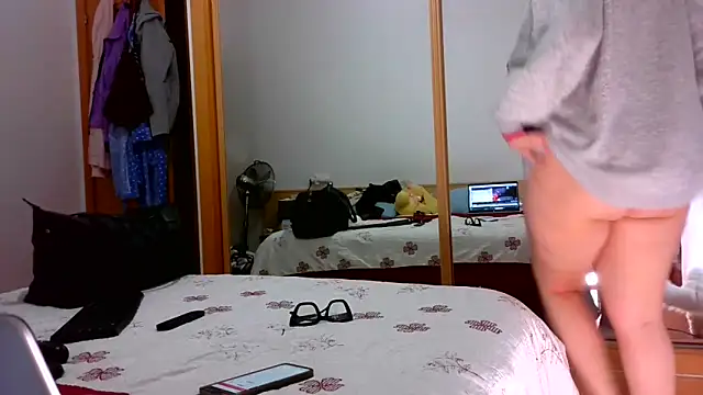 Cuquita83 online show from March 6, 8:31 am