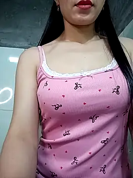 Snapshot of Vyvyy06 chatting on November 18, 1:32 am Vyvyy06 online show from November 18, 1:32 am