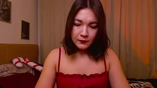 Halle Berrry online show from December 18, 2:10 pm