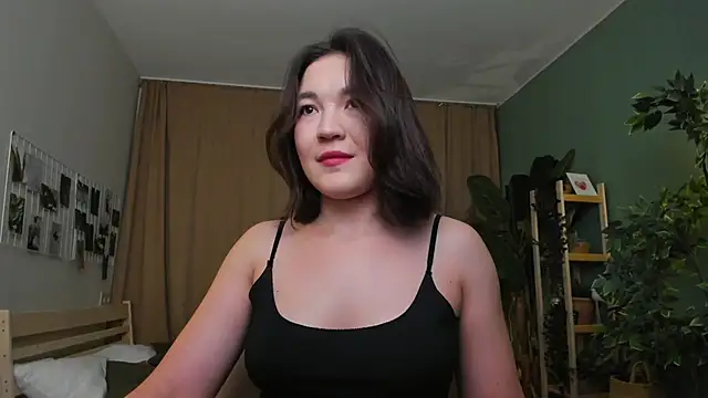 Halle Berrry online show from December 4, 2:05 pm