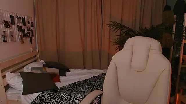 Halle Berrry online show from November 26, 2:06 pm