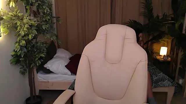 Halle Berrry online show from November 12, 2:10 pm