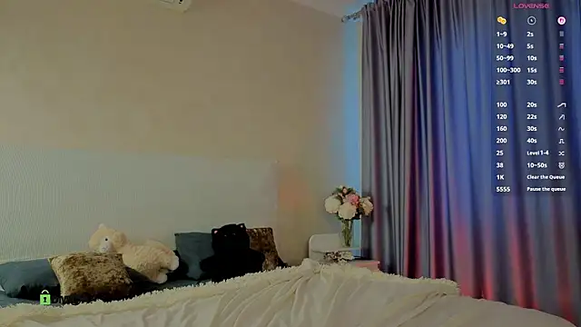 Snapshot of _sophielov chatting on February 20, 6:26 am sophielov online show from February 20, 6:26 am