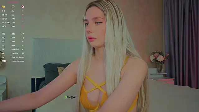 Snapshot of _sophielov chatting on June 26, 8:47 pm sophielov online show from June 26, 8:47 pm