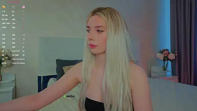 Snapshot of _sophielov chatting on June 15, 1:22 pm sophielov online show from June 15, 1:22 pm