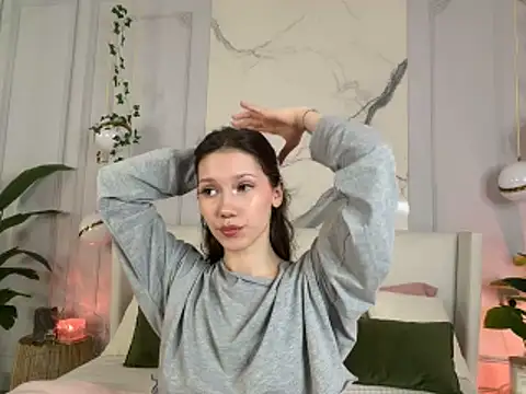 MaryNixon  online show from April 21, 5:25 am