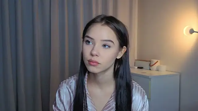 slyshypie online show from December 17, 1:27 pm