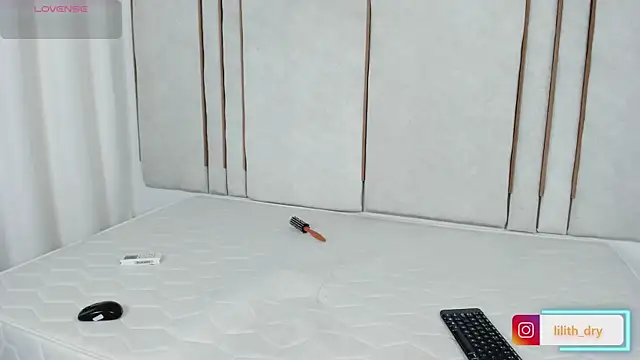 Lilith dry online show from October 2, 3:26 pm