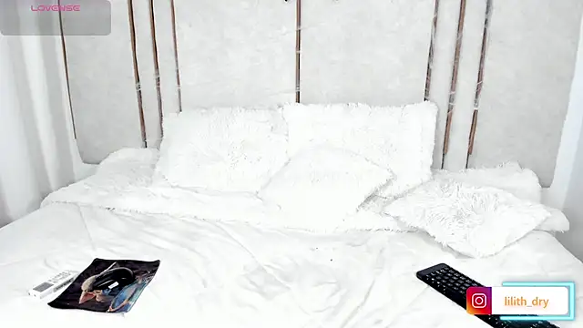 Lilith dry online show from October 11, 6:53 pm