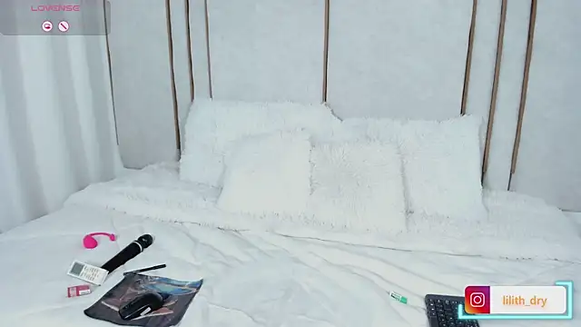 Lilith dry online show from October 1, 3:16 pm