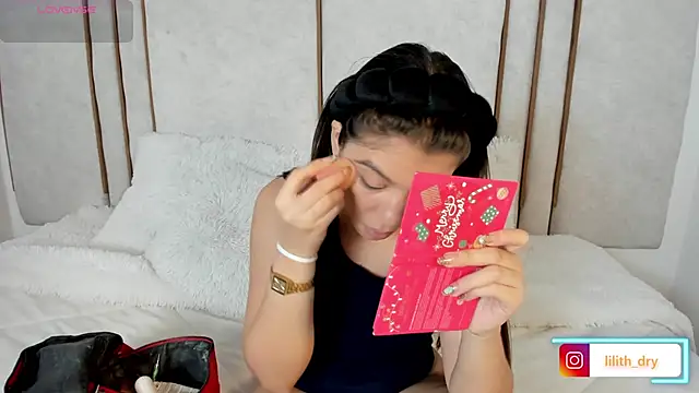 Lilith dry online show from September 25, 2:34 pm