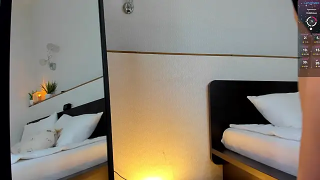 charlottacardi online show from October 30, 3:16 am