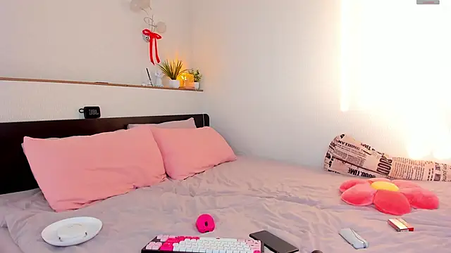 charlottacardi online show from February 13, 2:55 am