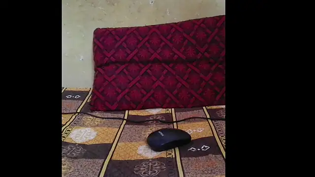 Snapshot of riyamore9623 chatting on October 11, 9:54 am riyamore9623 online show from October 11, 9:54 am