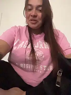 Snapshot of sarahreyess_11 chatting on February 7, 5:43 pm sarahreyess 11 online show from February 7, 5:43 pm