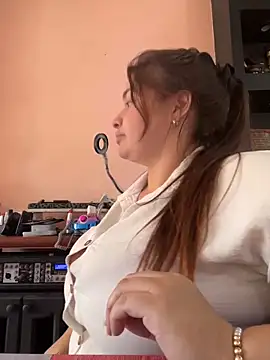 sarahreyess 11 online show from March 7, 7:30 pm