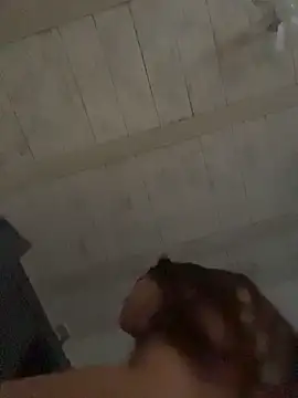 Snapshot of sarahreyess_11 chatting on December 19, 10:45 pm sarahreyess 11 online show from December 19, 10:45 pm